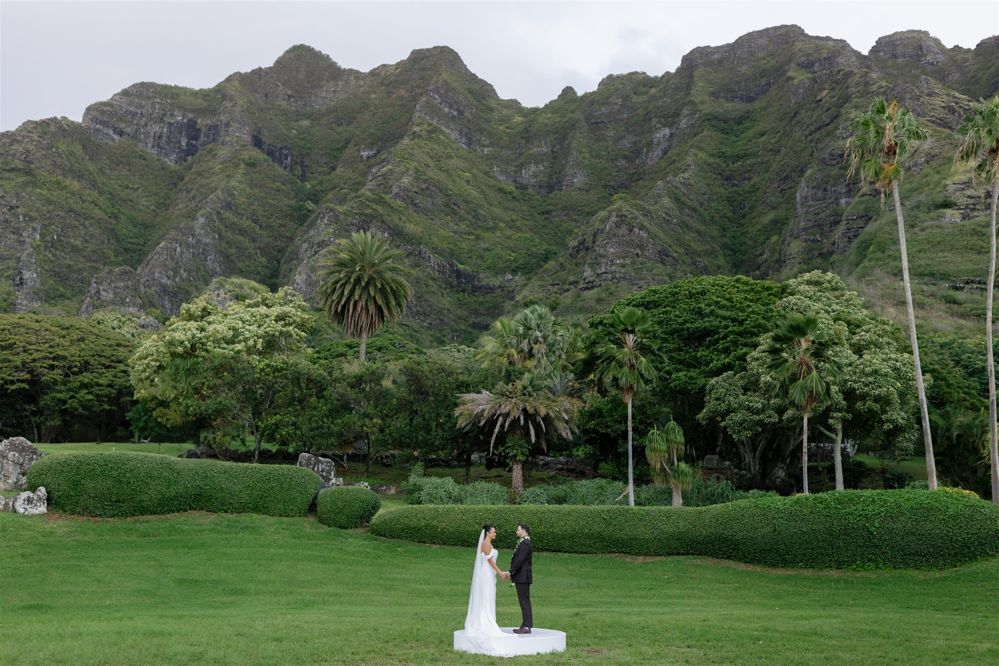 Kualoa Ranch Wedding, Kualoa Ranch Wedding Venue, Kualoa Ranch Wedding Cost