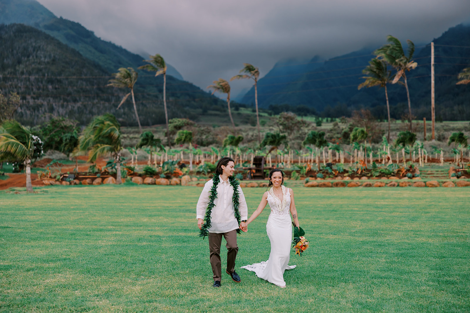 Outdoor wedding at Maui Tropical Plantation